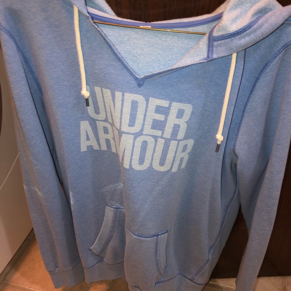 Under armor hoodie!💙